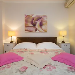 Suzy Apartment Split